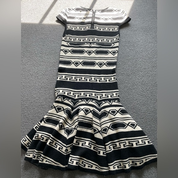 Alice and Olivia black and white knit dress. S/M - Picture 2 of 3